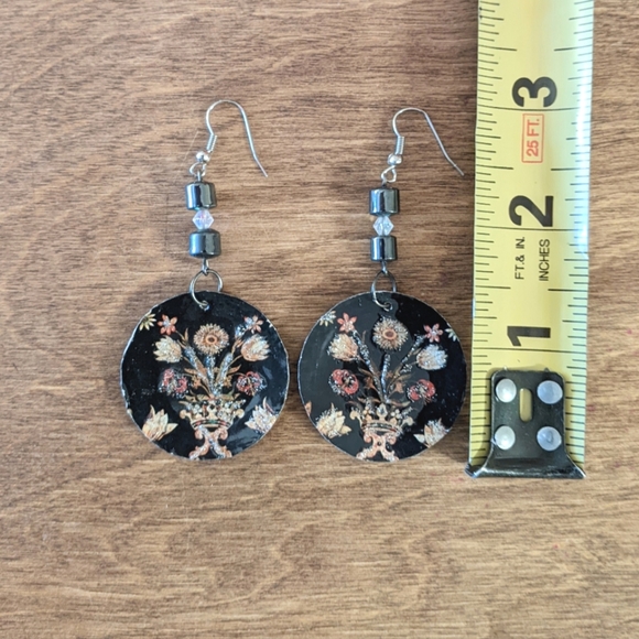 Unique Handmade Metal Bottle Cap Floral Earnings - Picture 5 of 8